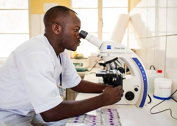 Revolutionizing healthcare for everyone: A Lab Scientist carrying out a test at a medical Laboratory